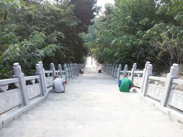 青石板錾道面